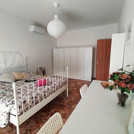 Liz'S House, Appartamento Super Servito A Firenze Екстер'єр фото